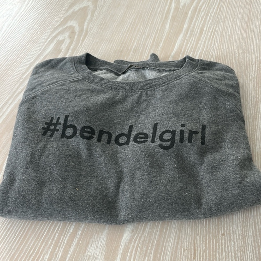 Henri Bendel #bendelgirl gray logo sweatshirt. S / M